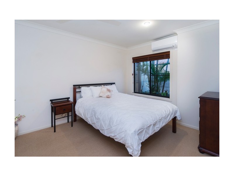 16 Dallow Crescent, Helensvale QLD 4212