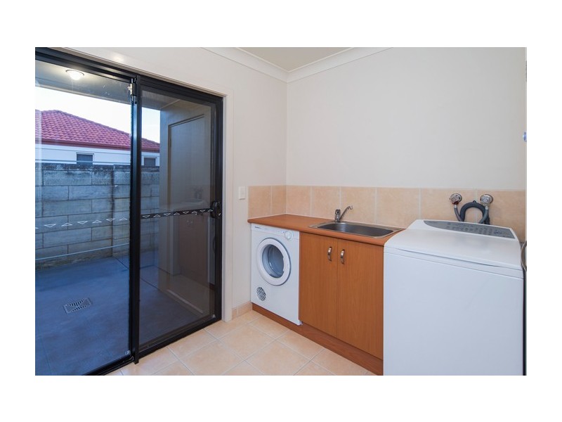 16 Dallow Crescent, Helensvale QLD 4212