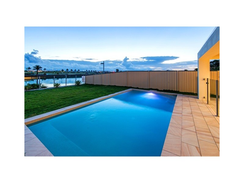 62 Harbour Rise, Hope Island QLD 4212