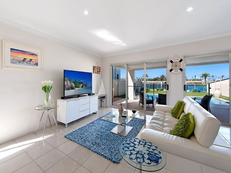 62 Harbour Rise, Hope Island QLD 4212