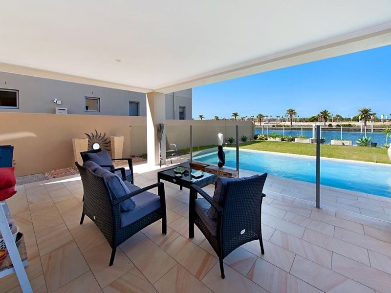 62 Harbour Rise, Hope Island QLD 4212