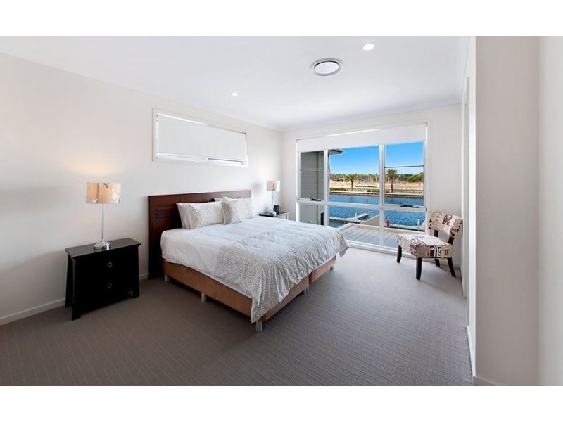 62 Harbour Rise, Hope Island QLD 4212