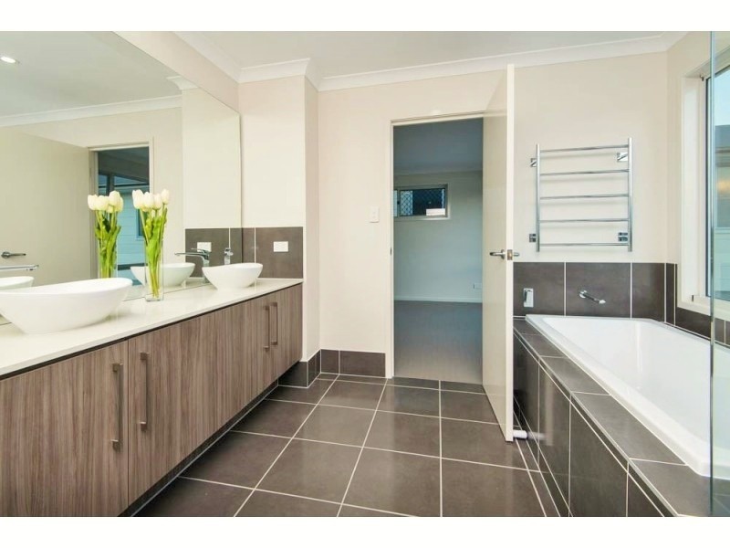 62 Harbour Rise, Hope Island QLD 4212