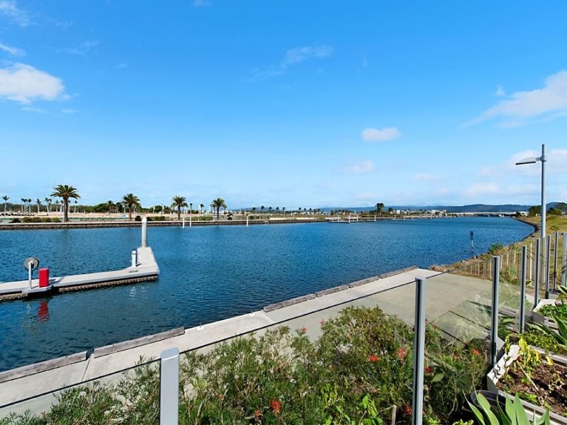 62 Harbour Rise, Hope Island QLD 4212