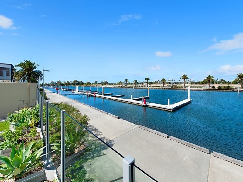62 Harbour Rise, Hope Island QLD 4212