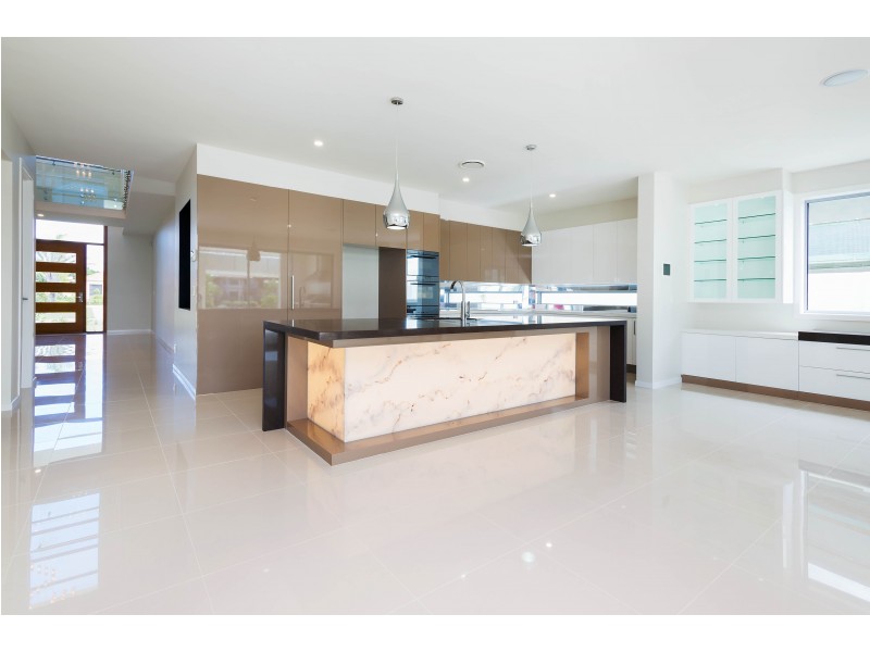 2173 Beaufort Way, Hope Island QLD 4212