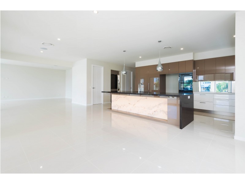 2173 Beaufort Way, Hope Island QLD 4212