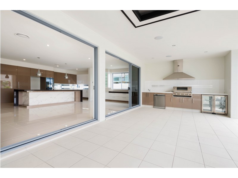 2173 Beaufort Way, Hope Island QLD 4212