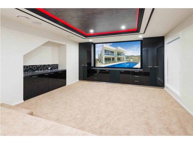 2173 Beaufort Way, Hope Island QLD 4212
