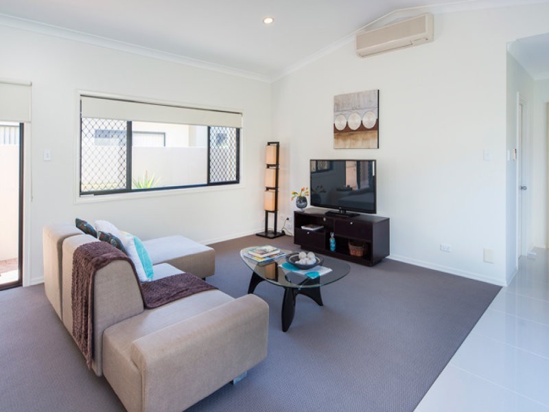 535 Oyster Cove Promenade, Helensvale QLD 4212