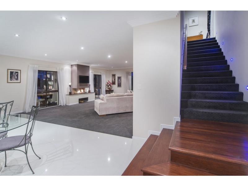 1094 Beechwood Drive, Hope Island QLD 4212