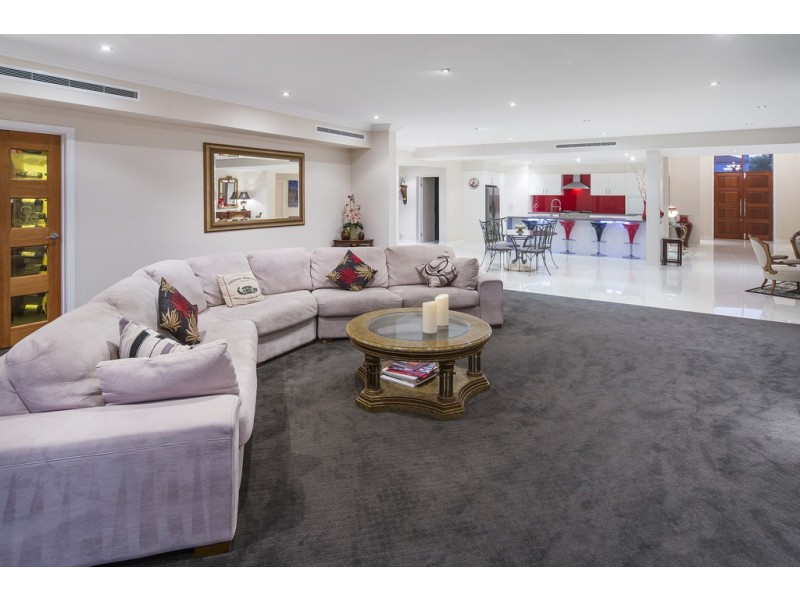 1094 Beechwood Drive, Hope Island QLD 4212