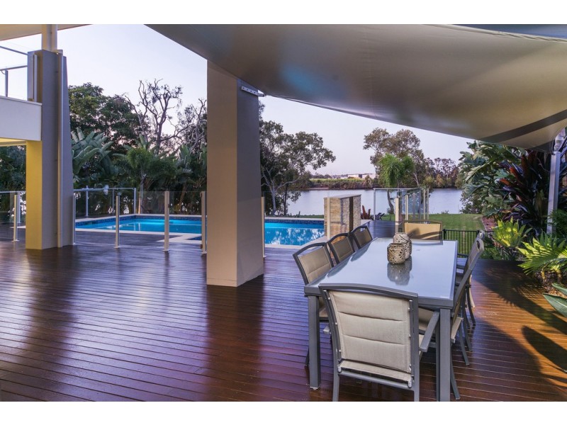 33 River Cove Place, Helensvale QLD 4212