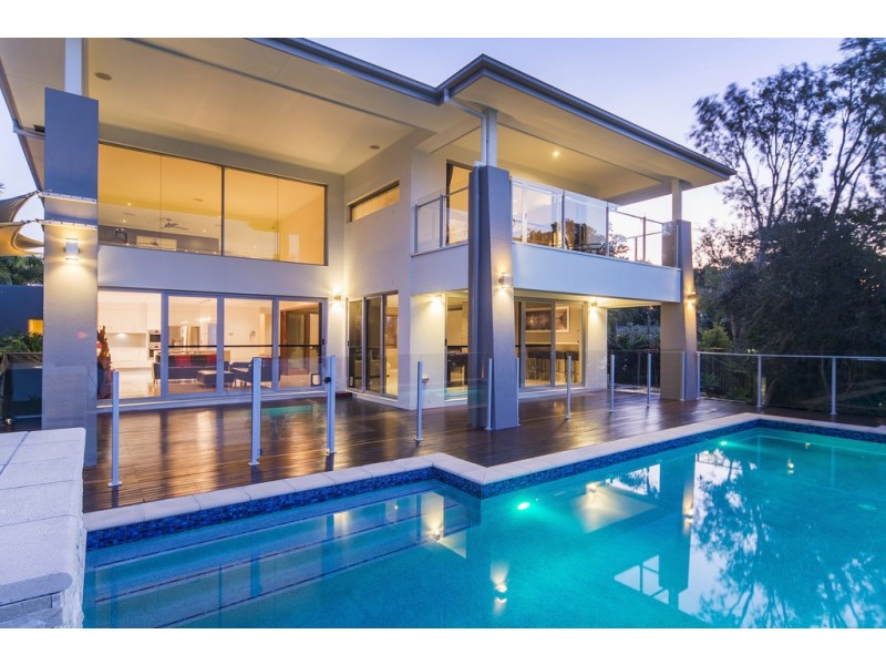 33 River Cove Place, Helensvale QLD 4212