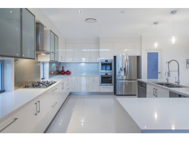 33 River Cove Place, Helensvale QLD 4212