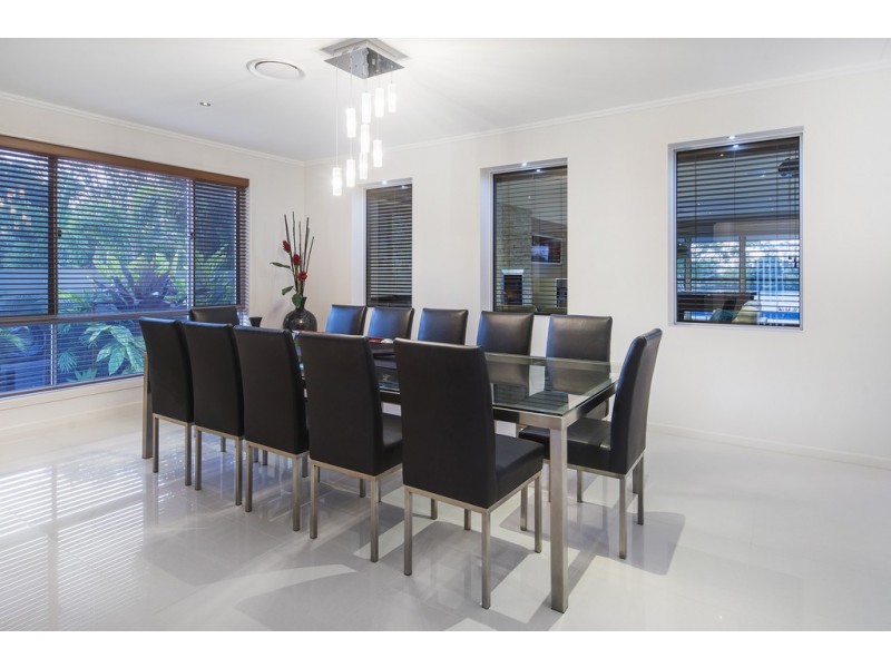 33 River Cove Place, Helensvale QLD 4212