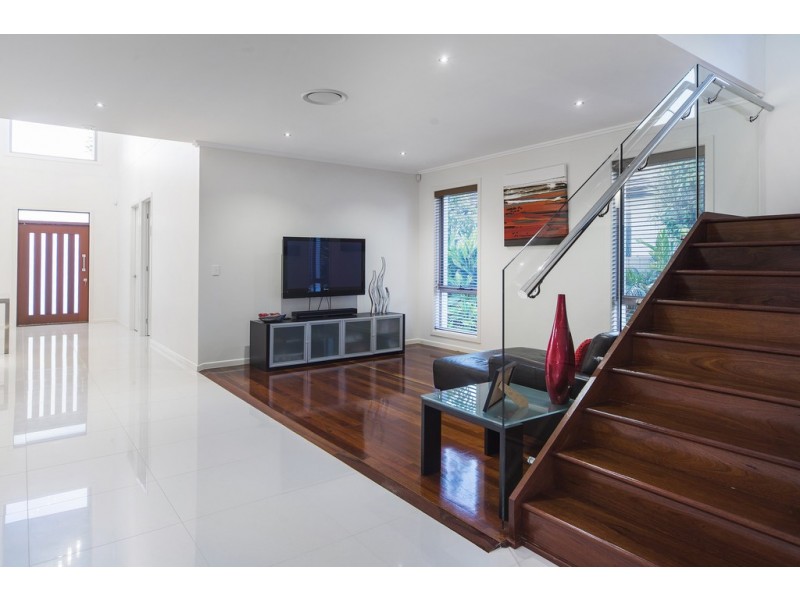 33 River Cove Place, Helensvale QLD 4212