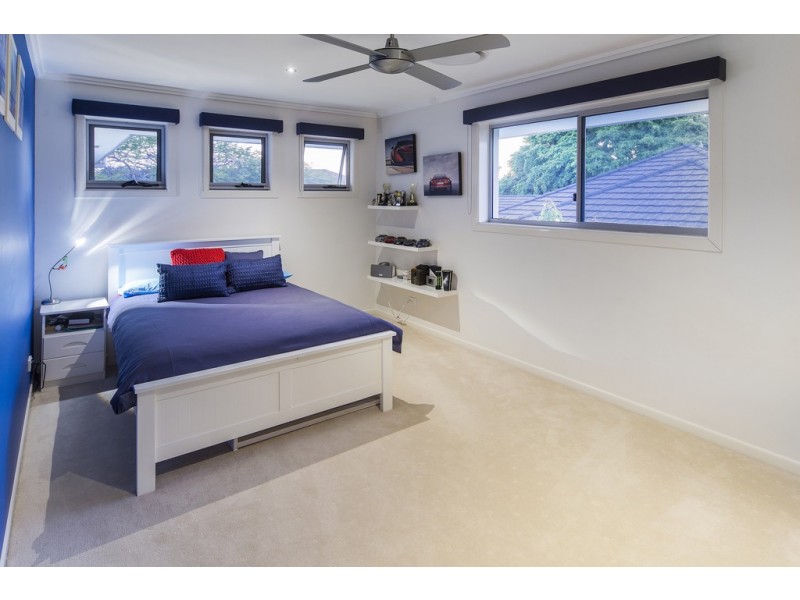 33 River Cove Place, Helensvale QLD 4212