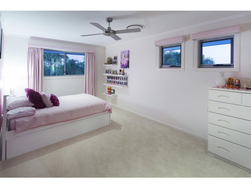 33 River Cove Place, Helensvale QLD 4212