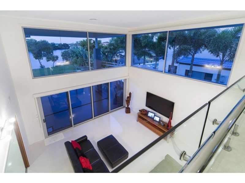 33 River Cove Place, Helensvale QLD 4212
