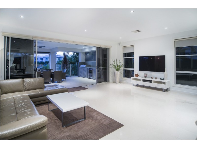 42 Quayside Drive, Helensvale QLD 4212