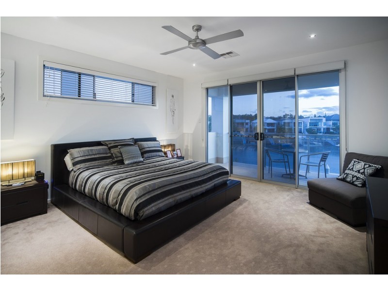 42 Quayside Drive, Helensvale QLD 4212