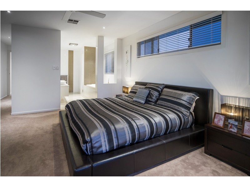 42 Quayside Drive, Helensvale QLD 4212