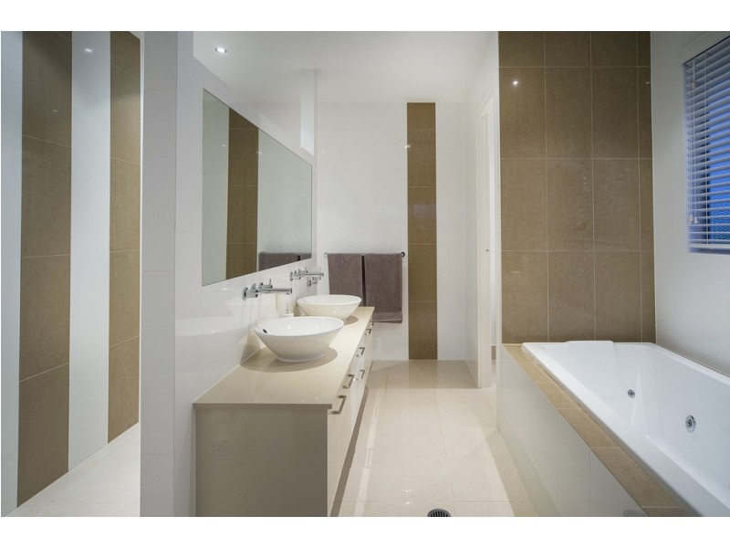 42 Quayside Drive, Helensvale QLD 4212