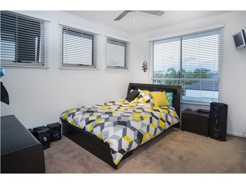 42 Quayside Drive, Helensvale QLD 4212