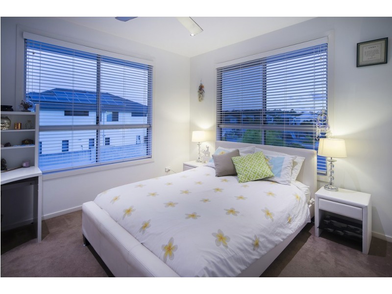 42 Quayside Drive, Helensvale QLD 4212