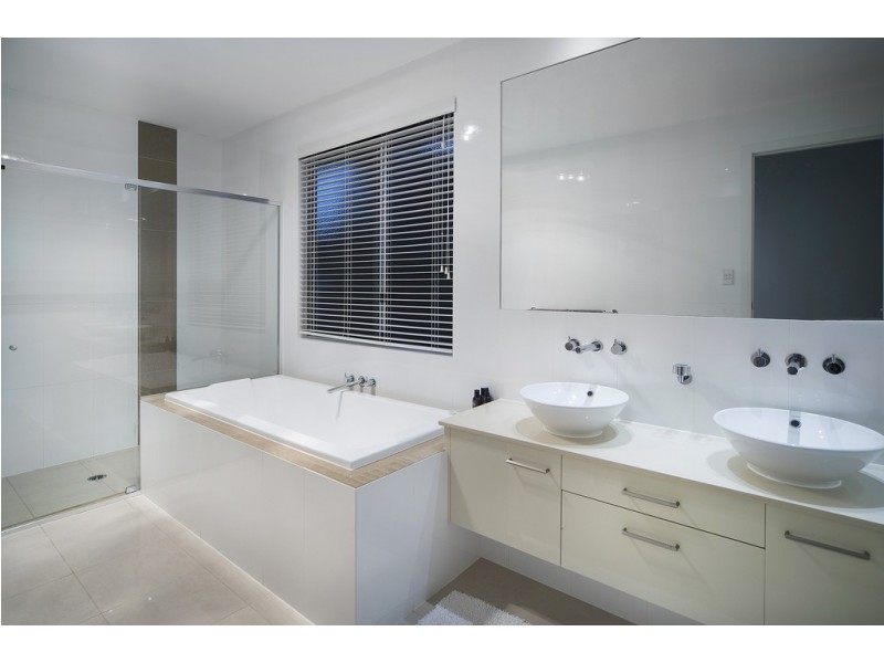 42 Quayside Drive, Helensvale QLD 4212
