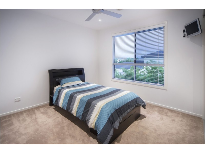 42 Quayside Drive, Helensvale QLD 4212