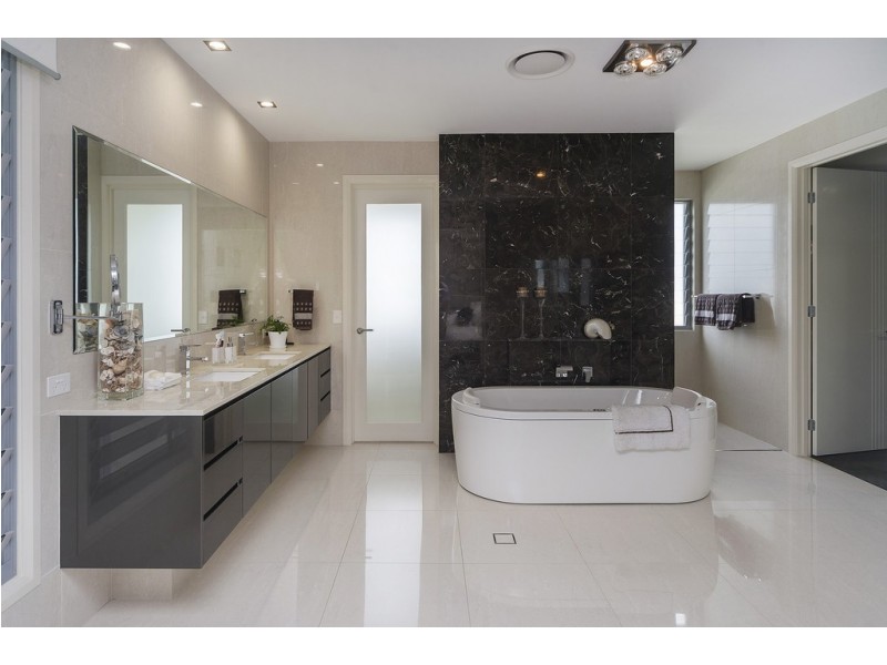 2602 Gracemere Cct North, Hope Island QLD 4212