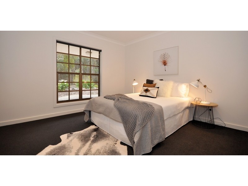 16 Nioka Drive, Ironbank SA 5153