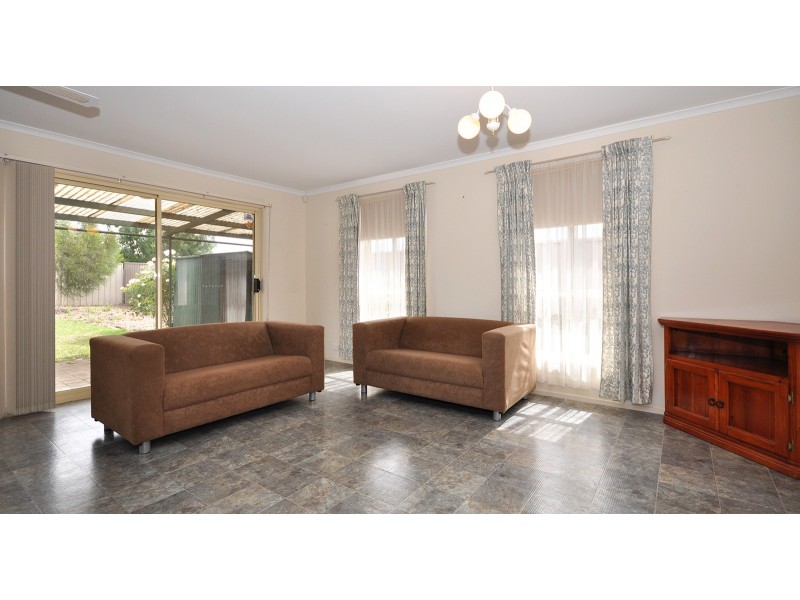 11 Ebony Court, Woodcroft SA 5162