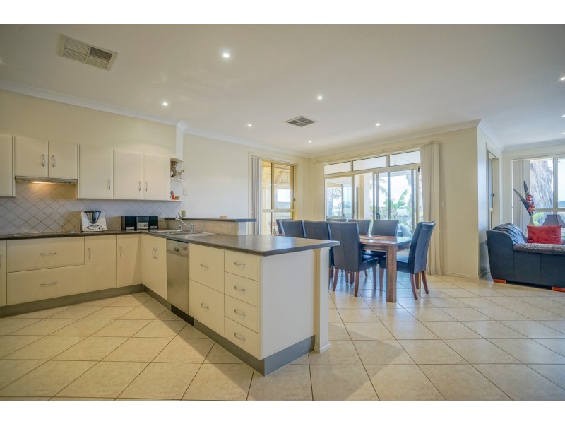 82 Gilmore Crescent, Wallaroo SA 5556