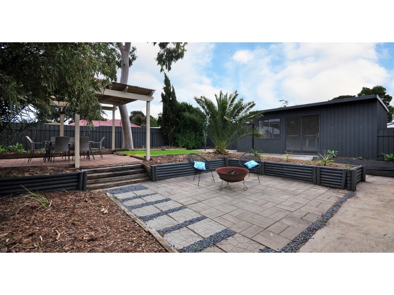 15 Roberts Road, Hackham West SA 5163