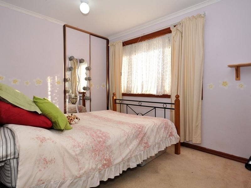 9 Kenihans Road, Happy Valley SA 5159