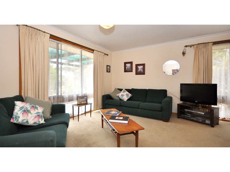 1 Topaz Drive, Flagstaff Hill SA 5159