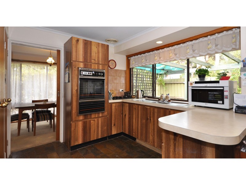 1 Topaz Drive, Flagstaff Hill SA 5159