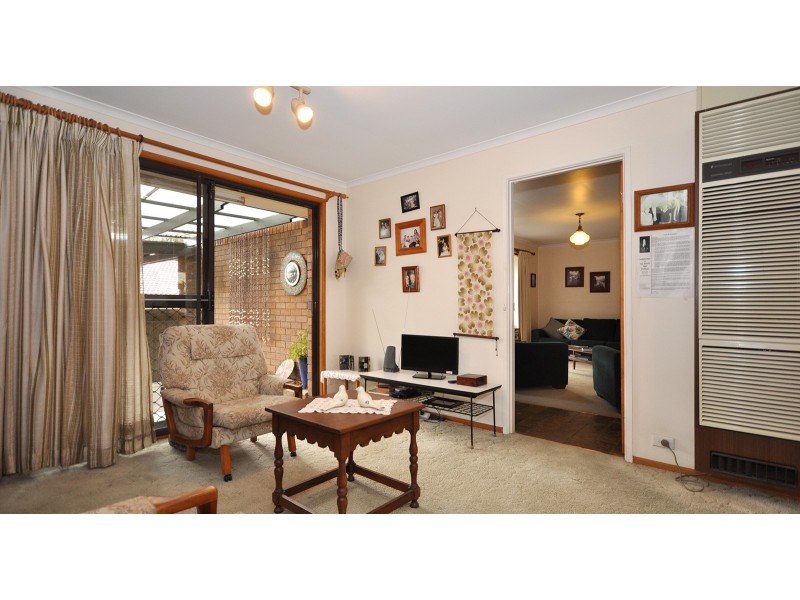 1 Topaz Drive, Flagstaff Hill SA 5159