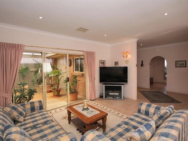 4 Murnada Street, Hallett Cove SA 5158