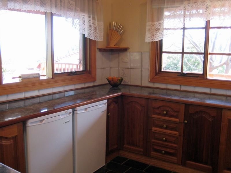 1 Larnoo Street, Hallett Cove SA 5158