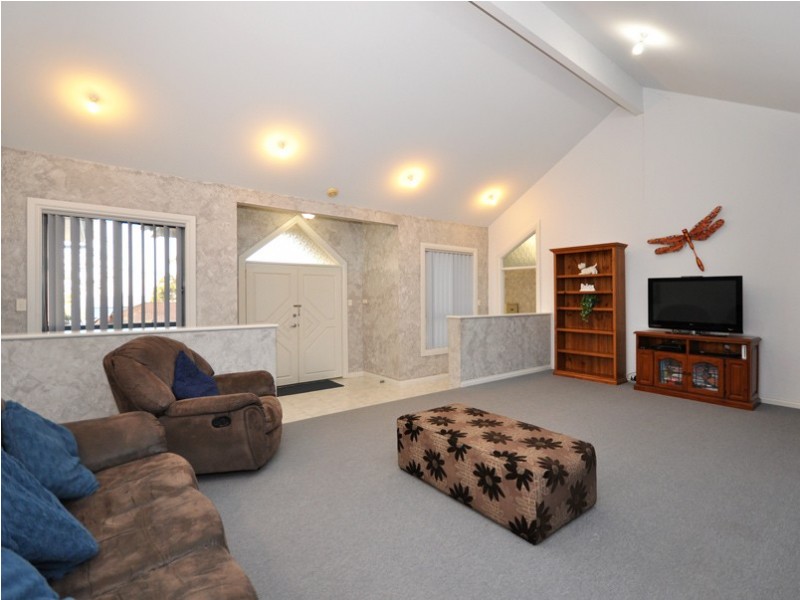 10 Bushland Drive, Aberfoyle Park SA 5159