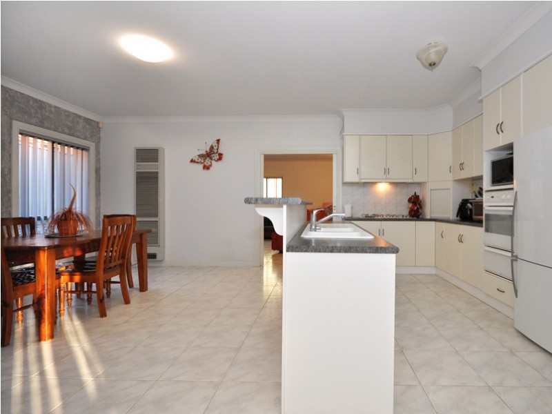 10 Bushland Drive, Aberfoyle Park SA 5159