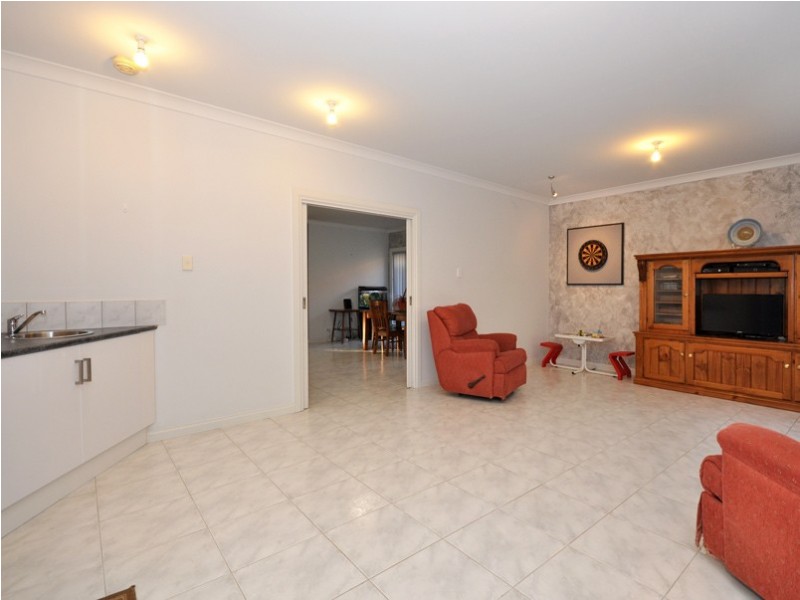 10 Bushland Drive, Aberfoyle Park SA 5159