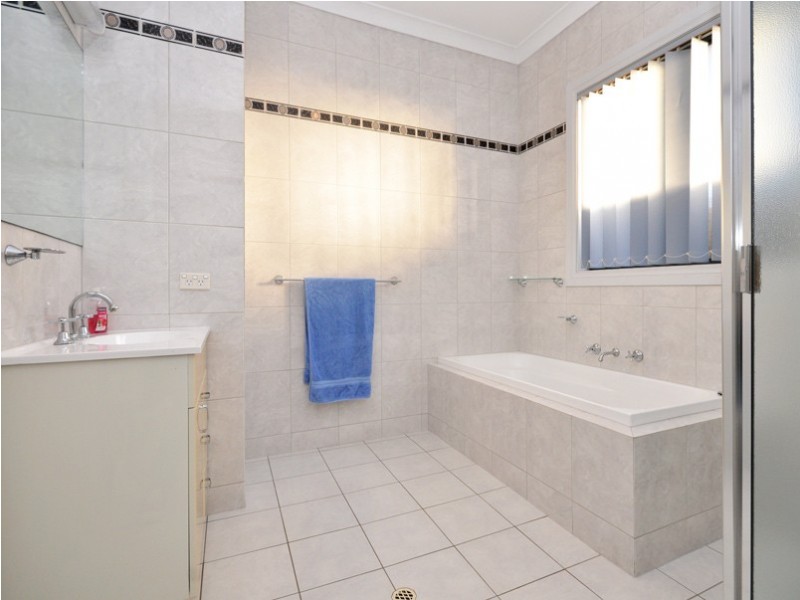 10 Bushland Drive, Aberfoyle Park SA 5159