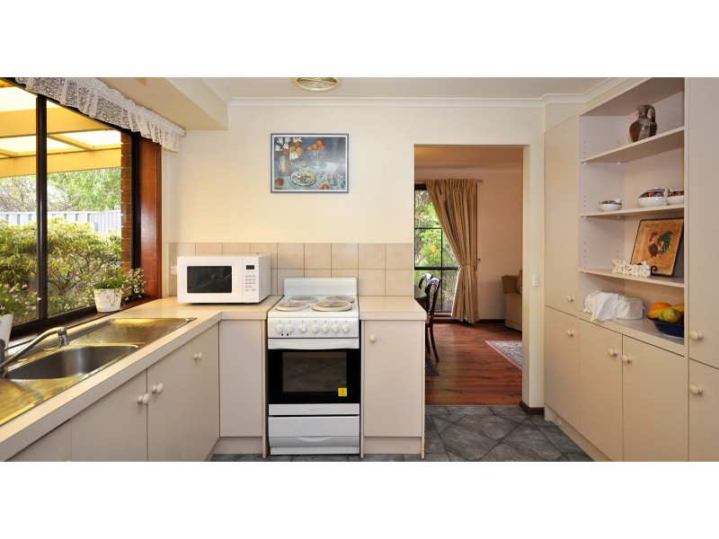 12 Ridgefield Close, Aberfoyle Park SA 5159