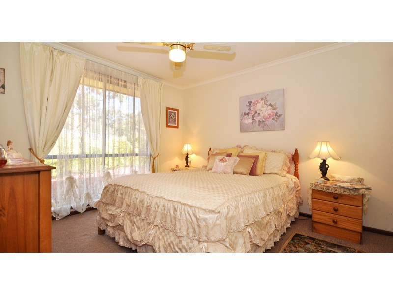 12 Ridgefield Close, Aberfoyle Park SA 5159