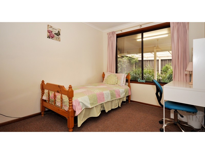 12 Ridgefield Close, Aberfoyle Park SA 5159